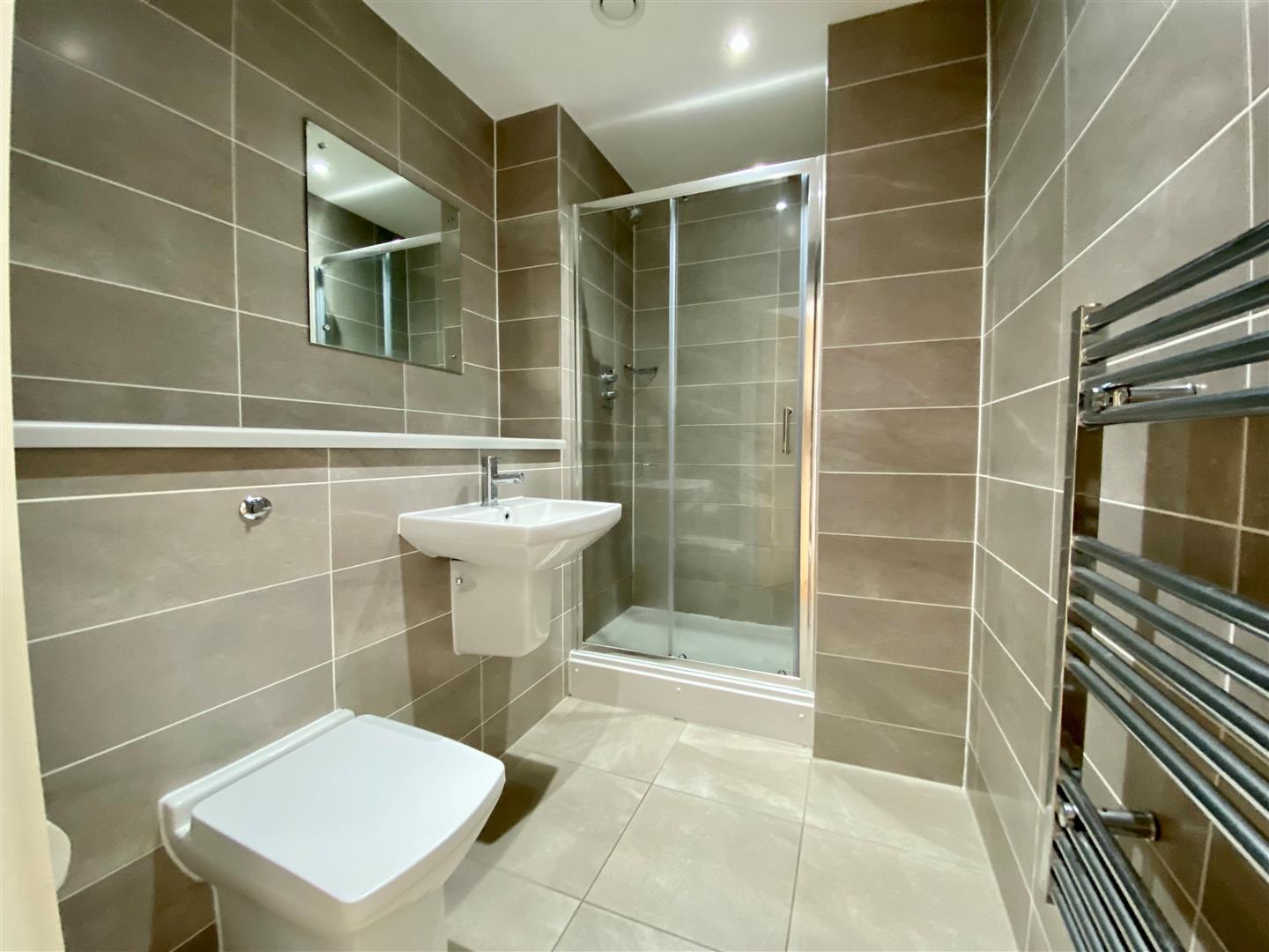 Studio Apartment - Studio To Rent image 8